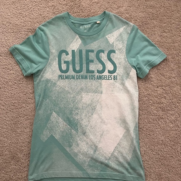 XS guess T_shirt.white and blue . - Picture 3 of 3